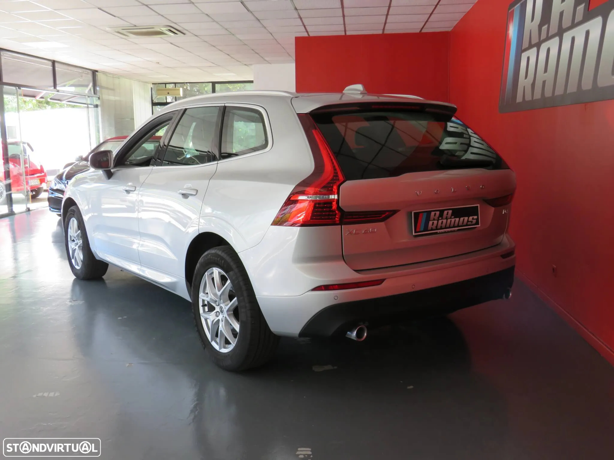 Volvo XC 60 2.0 D4 Momentum Plus Geartronic - 8