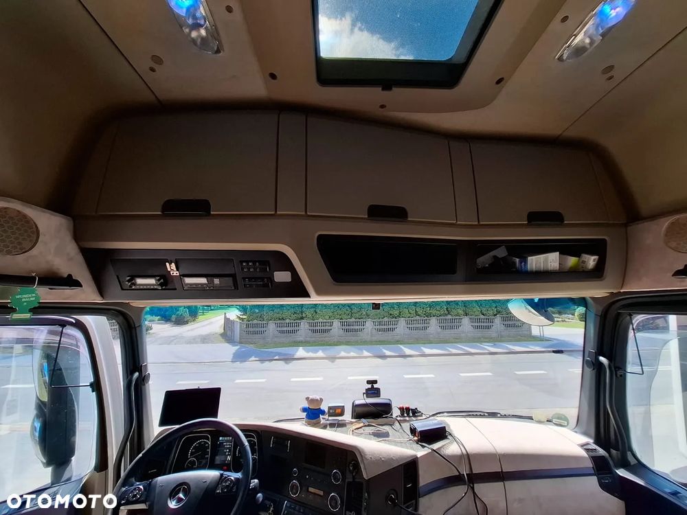 Mercedes-Benz 1840 - 6