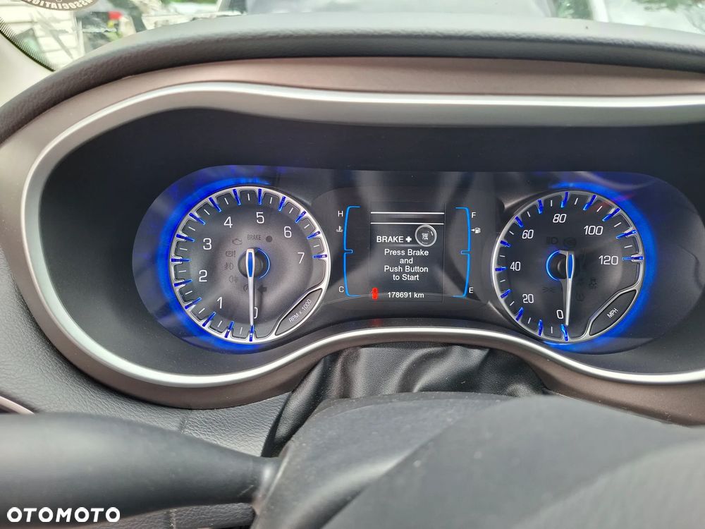 Chrysler Pacifica - 5