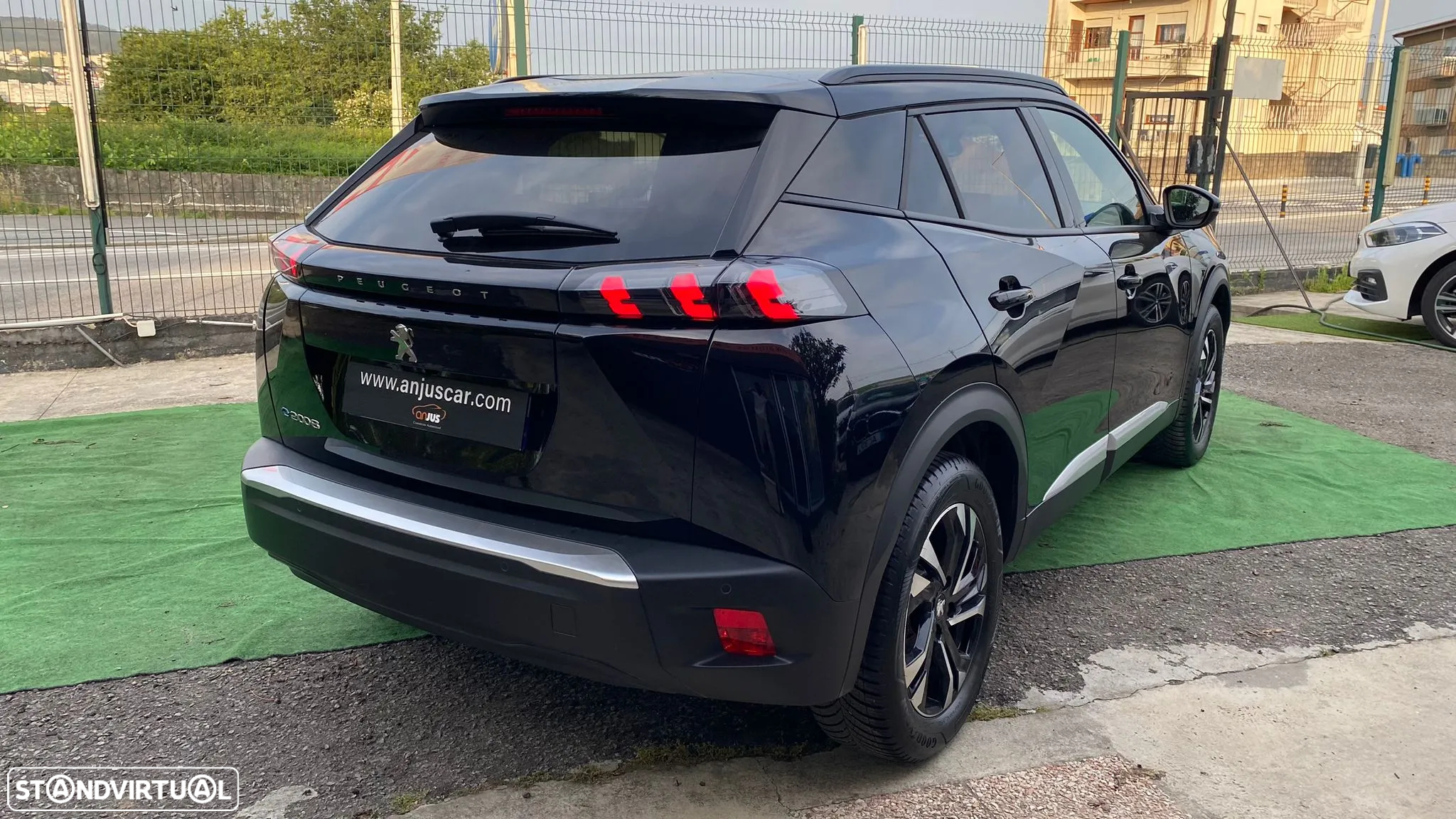 Peugeot e-2008 50 kWh Allure - 6