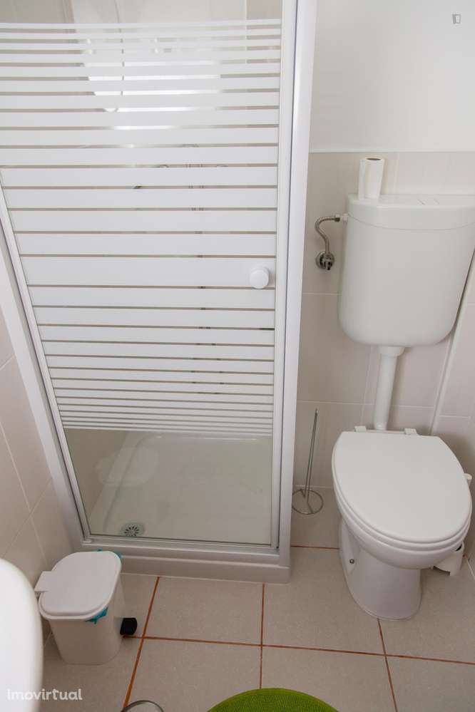 Quarto - localizado em Baixa Coimbra - Grande imagem: 2/17