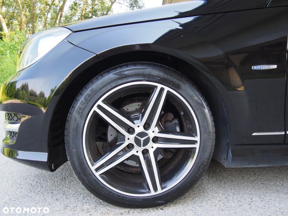 Mercedes-Benz Klasa C 220 CDI DPF (BlueEFFICIENCY) 7G-TRONIC Avantgarde - 36