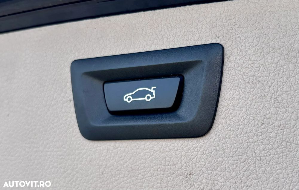 BMW Seria 3 320i Aut. - 29