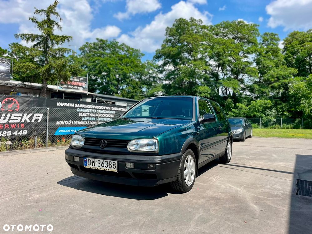 Volkswagen Golf 1.6 CL - 1