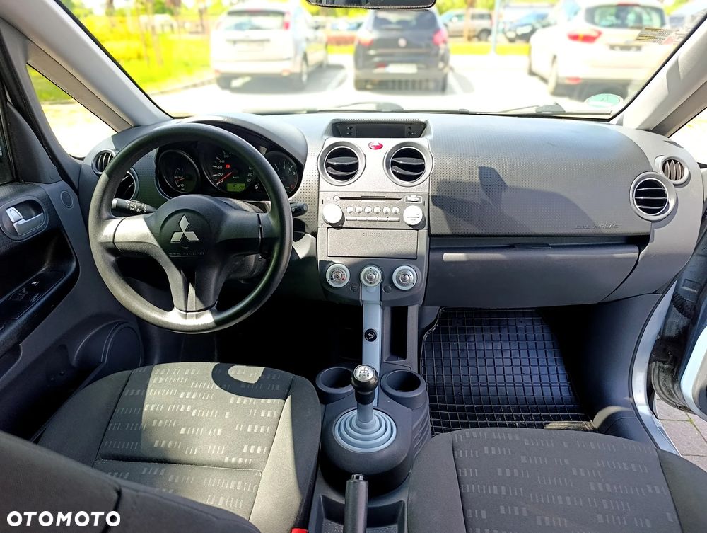 Mitsubishi Colt - 10