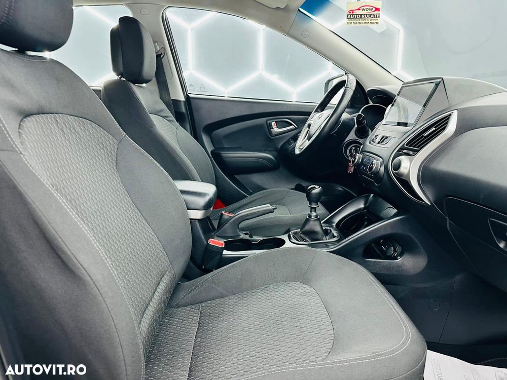 Hyundai ix35 1.7 CRDI 2WD blue Finale Silver - 18