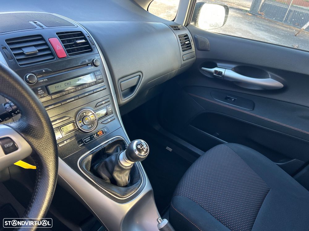 Toyota Auris 1.4 D-4D Exclusive +P.Sport+VSC - 26