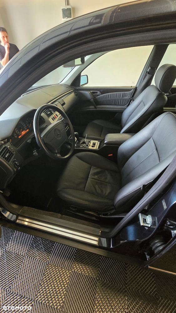 Mercedes-Benz Klasa E 300 TD Avantgarde - 4