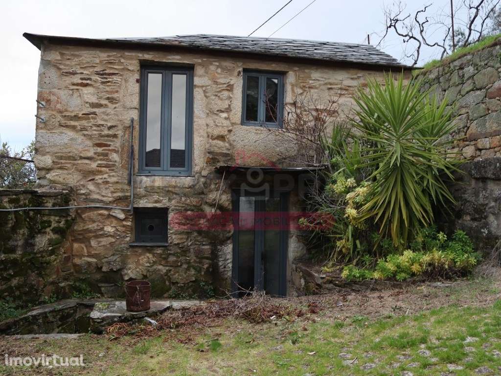 Duas moradias (1 moradia V1 + 1 moradia V2) em Alvarenga, Arouca - Grande imagem: 3/28