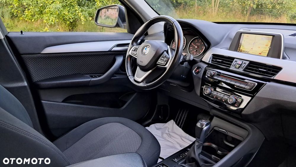 BMW X1 xDrive18d xLine - 9