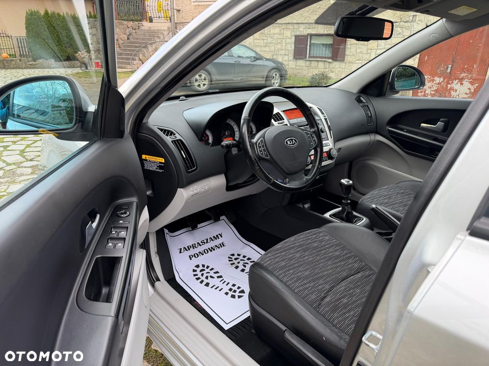 Kia Ceed 1.6 CRDi ISG Business Line - 12