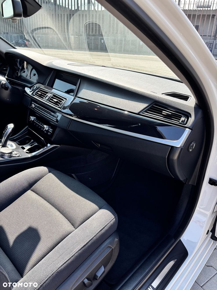 BMW Seria 5 520d xDrive - 25