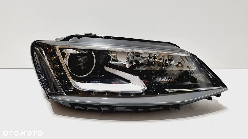 REFLEKTOR PRAWY XENON VW JETTA II LIFT 5C7 EUROPA - 2