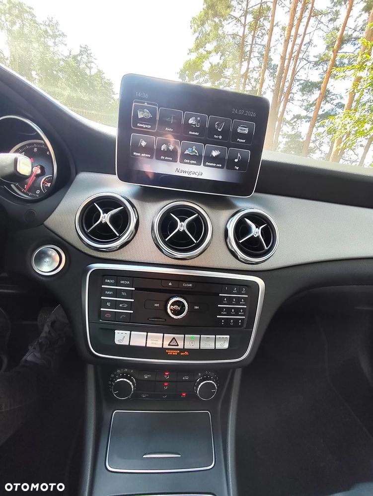 Mercedes-Benz GLA 200 7G-DCT UrbanStyle Edition - 22