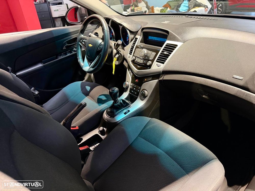 Chevrolet Cruze 1.6 LT - 12