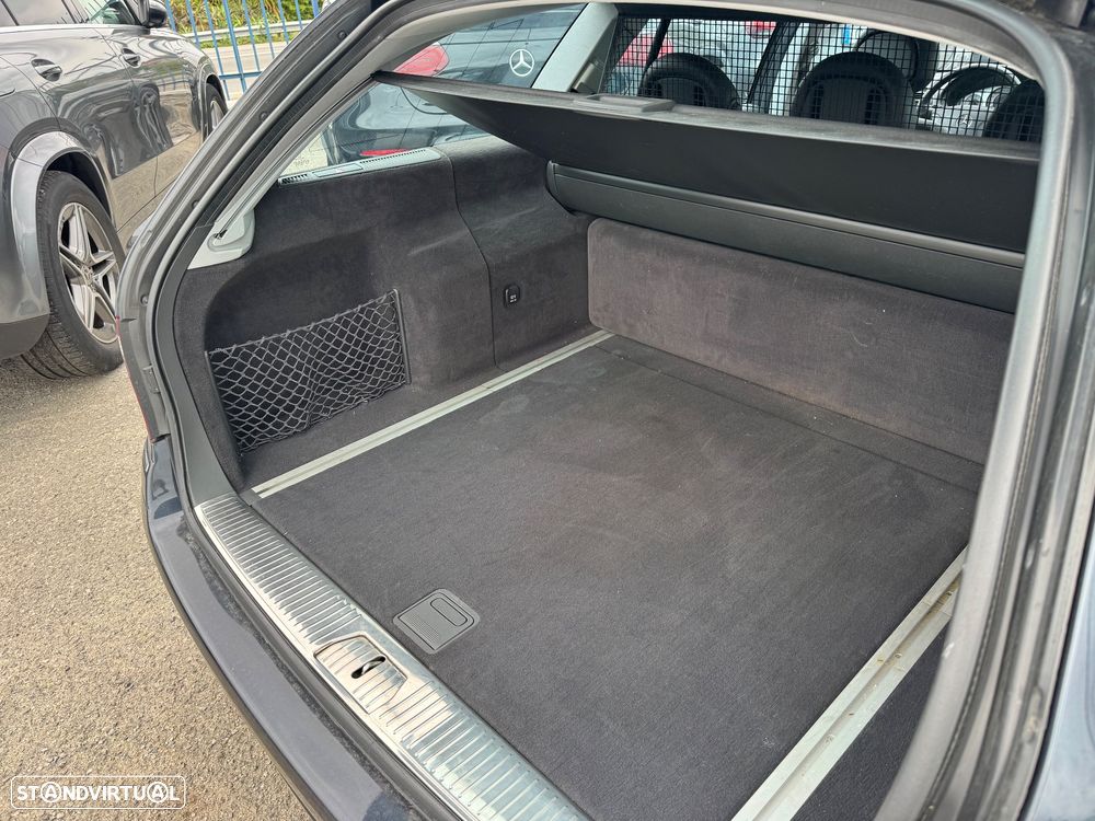 Mercedes-Benz E 220 CDi Avantgarde Aut. - 31