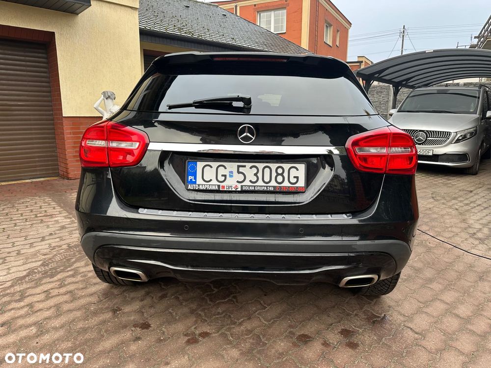 Mercedes-Benz GLA - 4