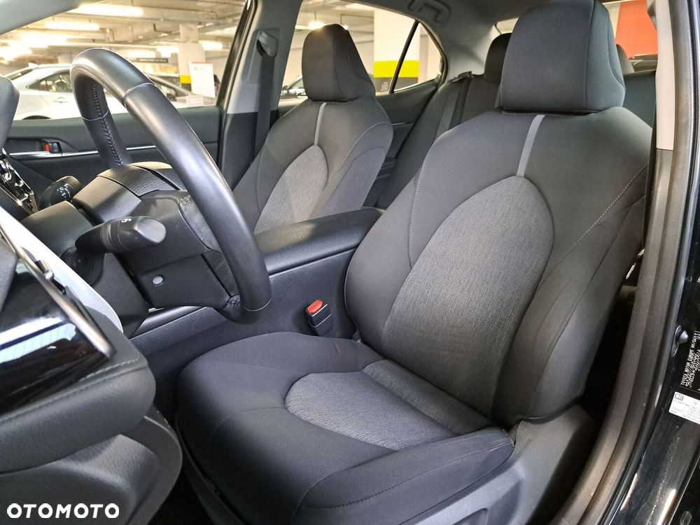 Toyota Camry 2.5 Hybrid Comfort CVT - 25