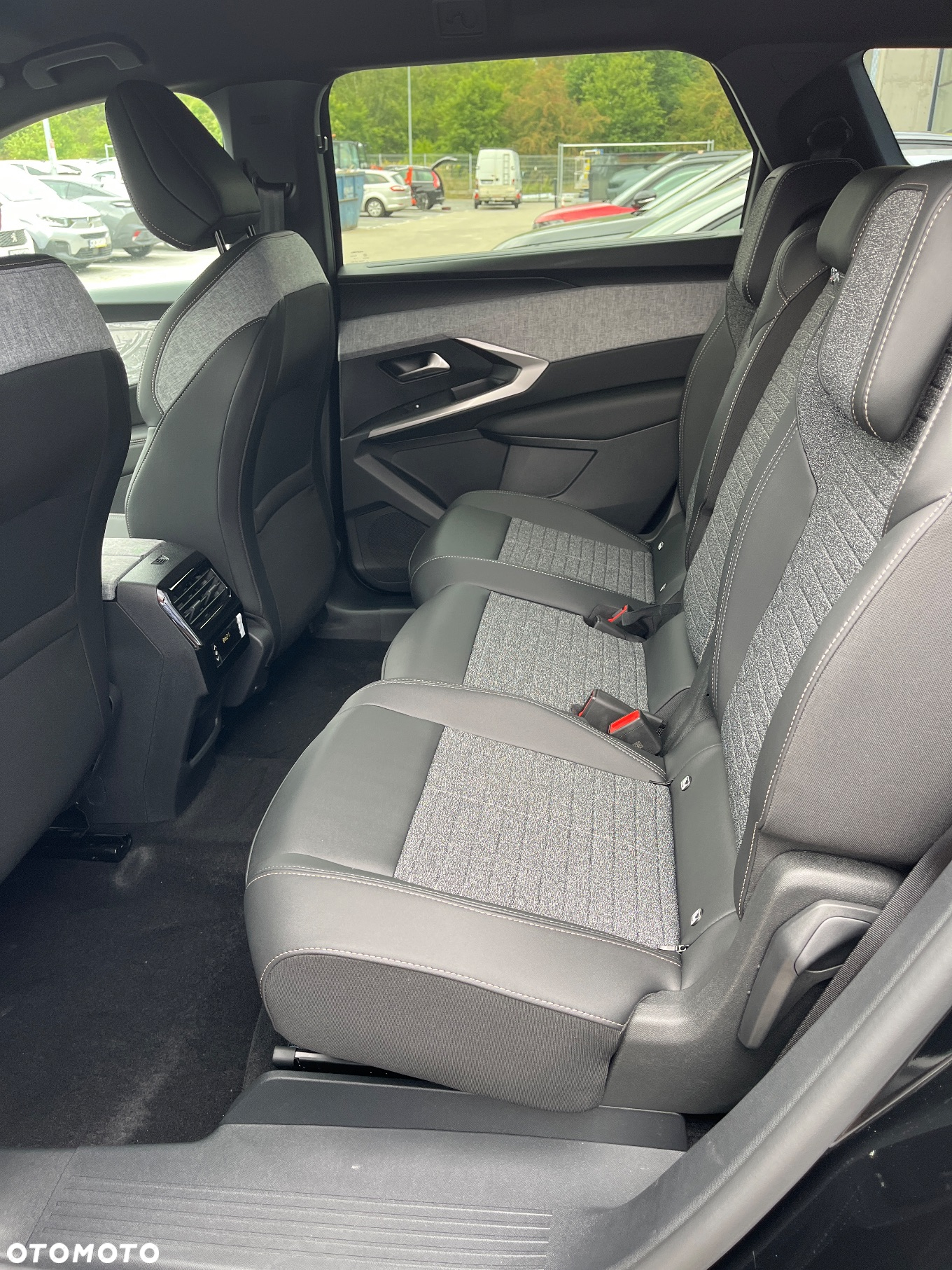 Peugeot 5008 1.2 PureTech mHEV Allure S&S e-DCS6 - 8