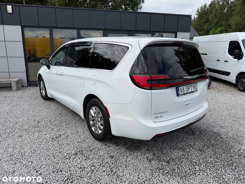 Chrysler Pacifica - 26