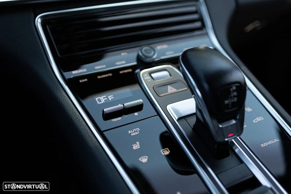 Porsche Panamera Sport Turismo 4 E-Hybrid Platinum Edition - 20
