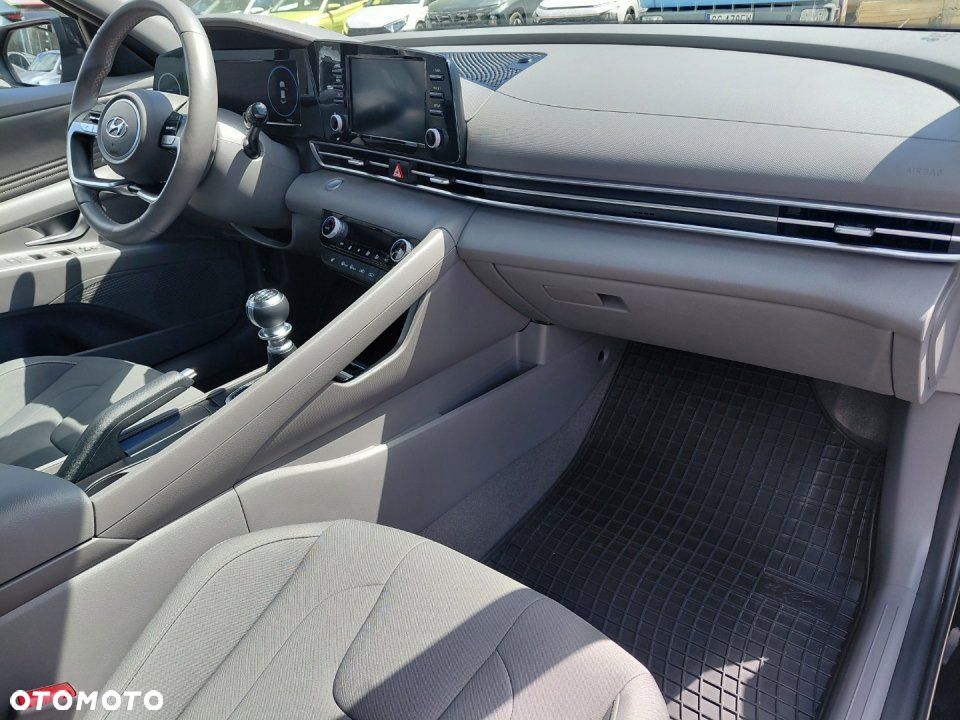 Hyundai Elantra - 29