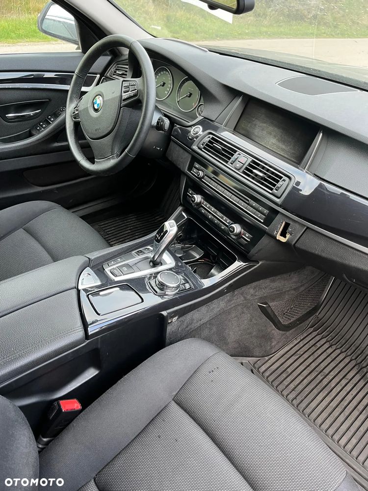 BMW Seria 5 530d xDrive - 14