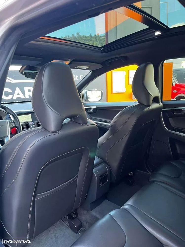 Volvo XC 60 2.0 D4 Momentum Geartronic - 17