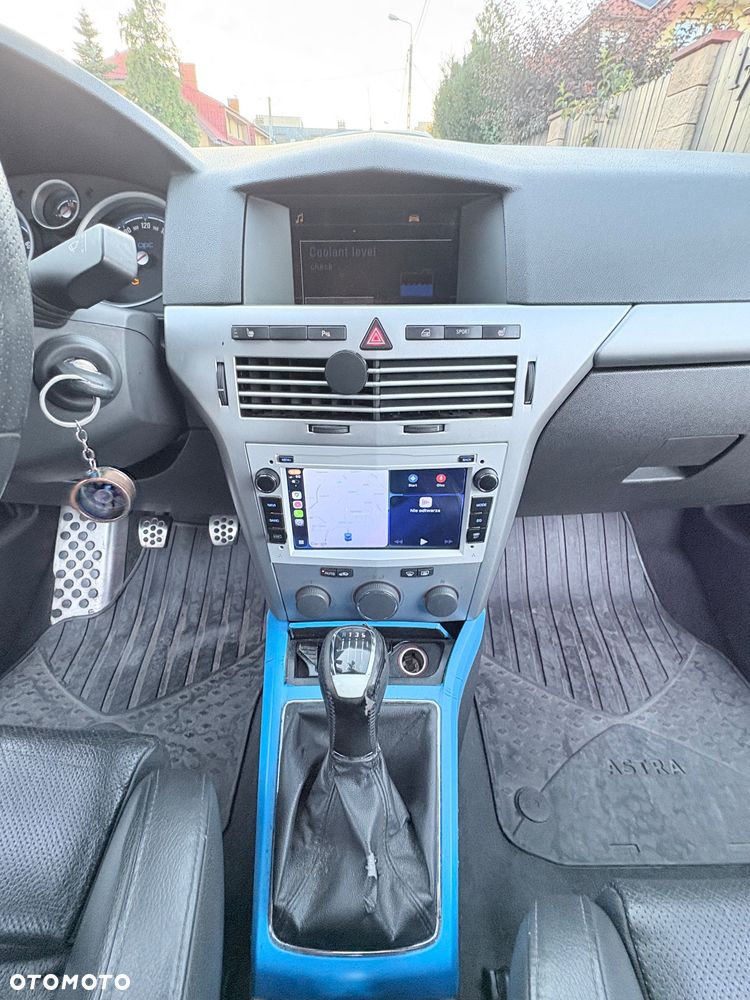 Opel Astra III GTC 1.6 T Cosmo - 4