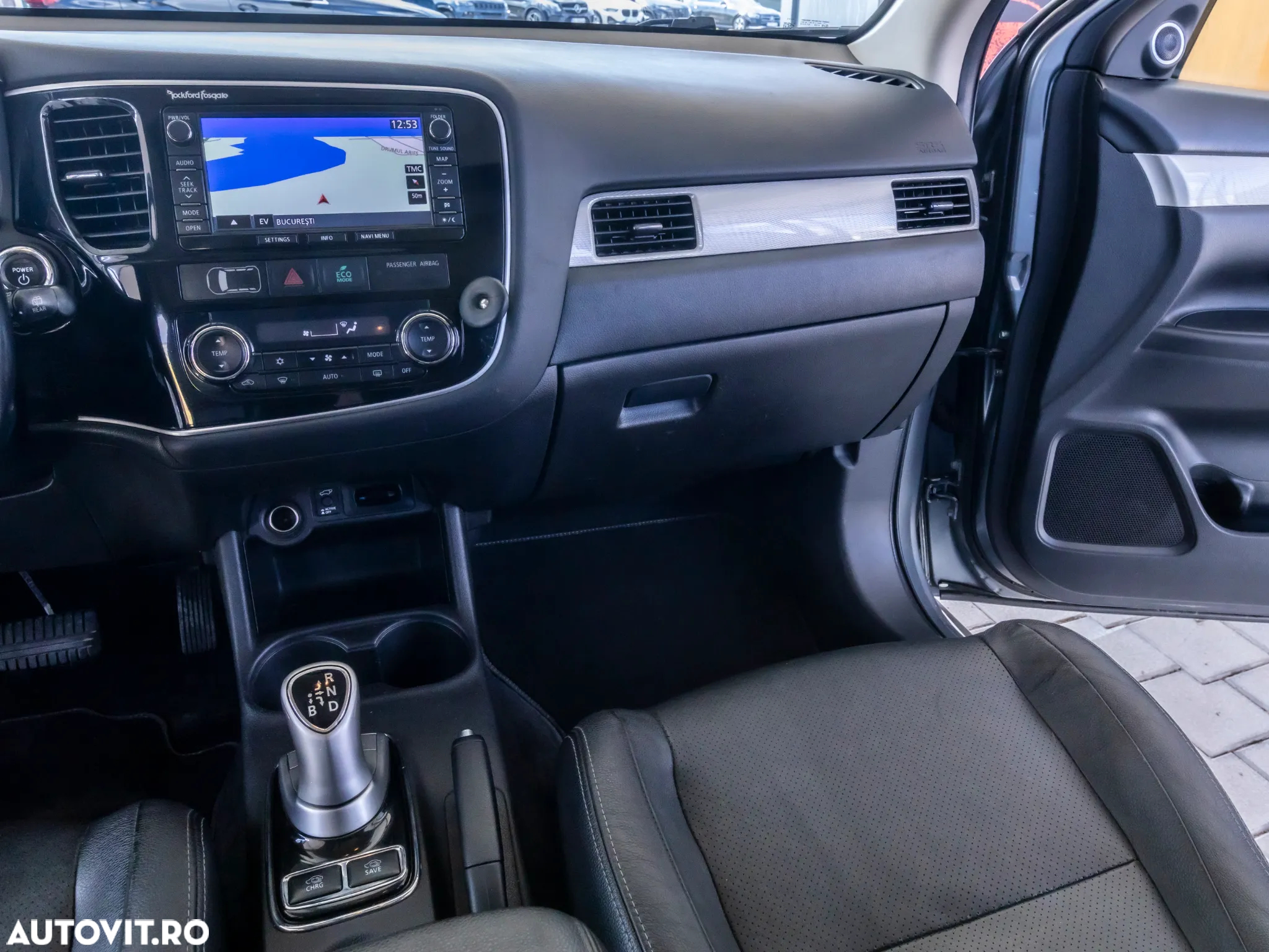 Mitsubishi Outlander 2.0 4WD Plug-In Hybrid - 17