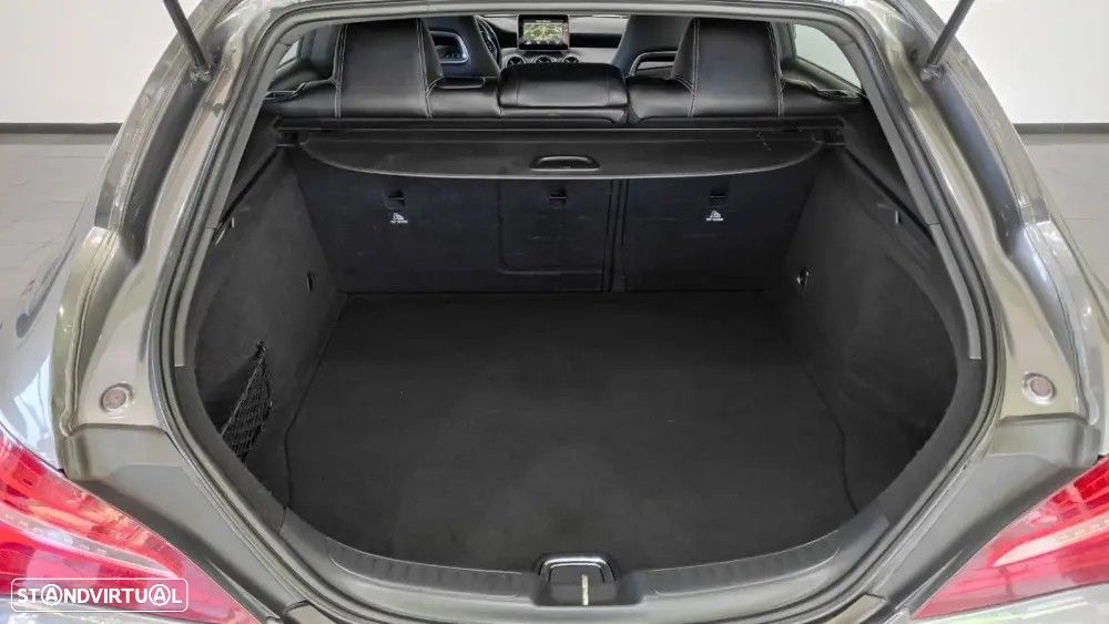Mercedes-Benz CLA 200 d Shooting Brake AMG Line - 20
