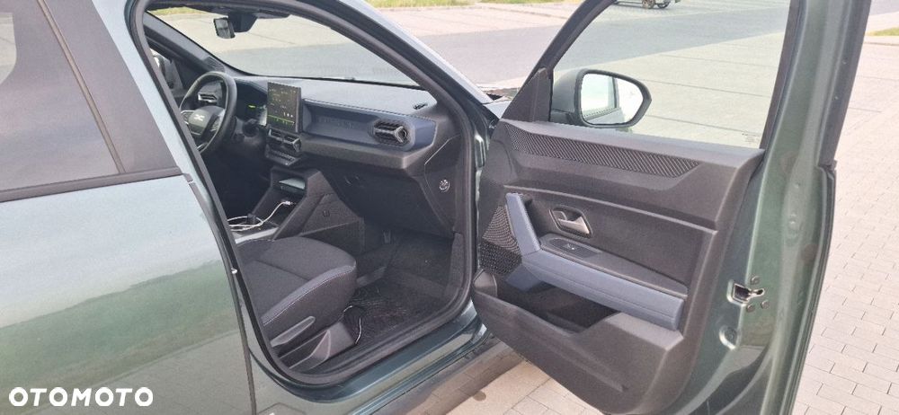 Dacia Duster 1.6 Full Hybrid 140 Journey MMT - 34
