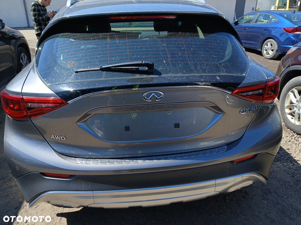Infiniti QX30 2.0t Premium AWD 7DCT - 16