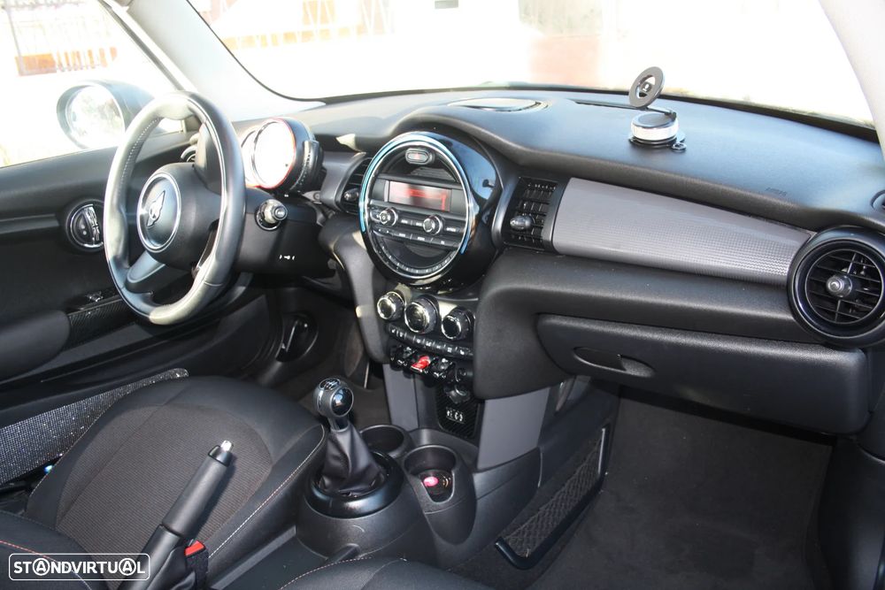 MINI 3 Portas One D - 12