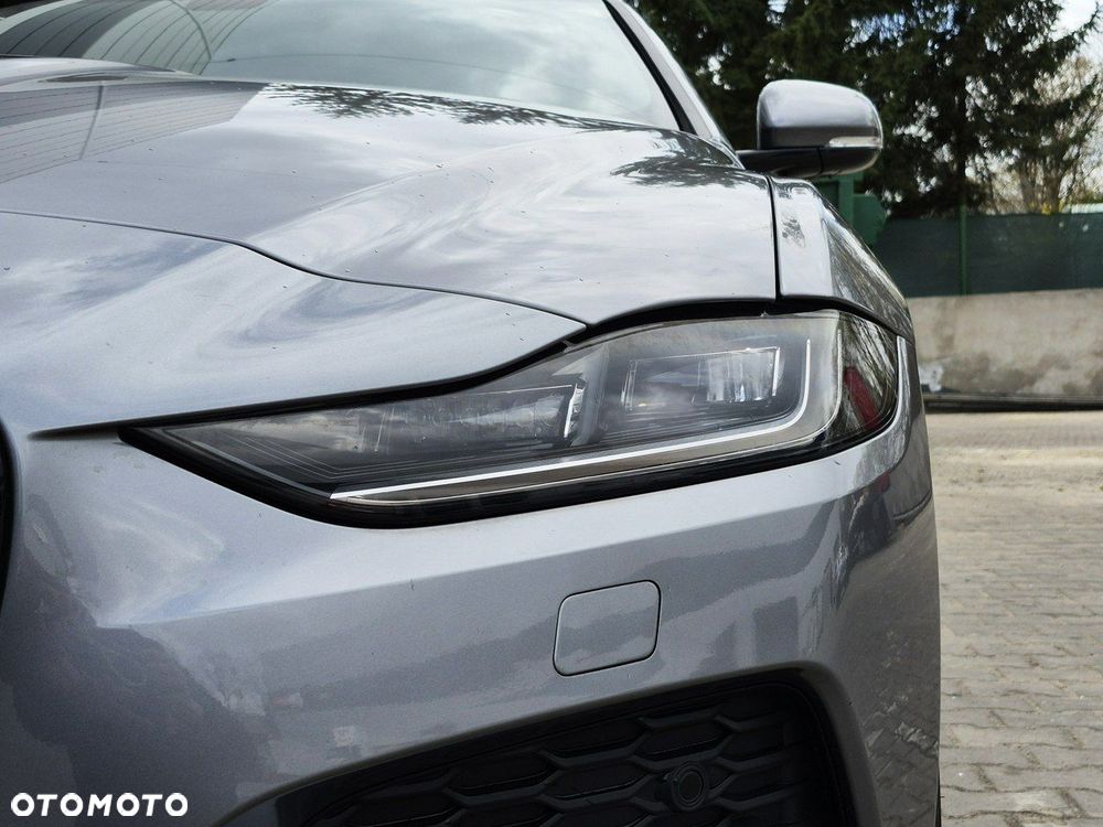 Jaguar XE 2.0 D200 mHEV AWD SE - 14