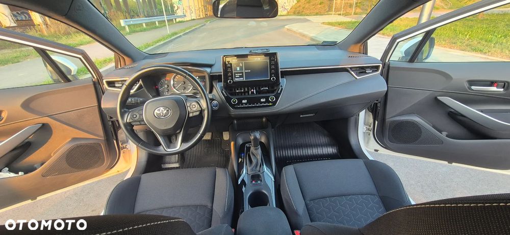 Toyota Corolla 1.8 Hybrid Comfort - 22