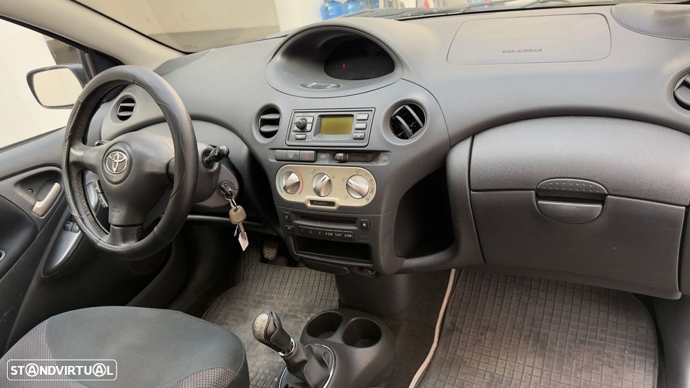 Toyota Yaris 1.0 Sol AC - 8