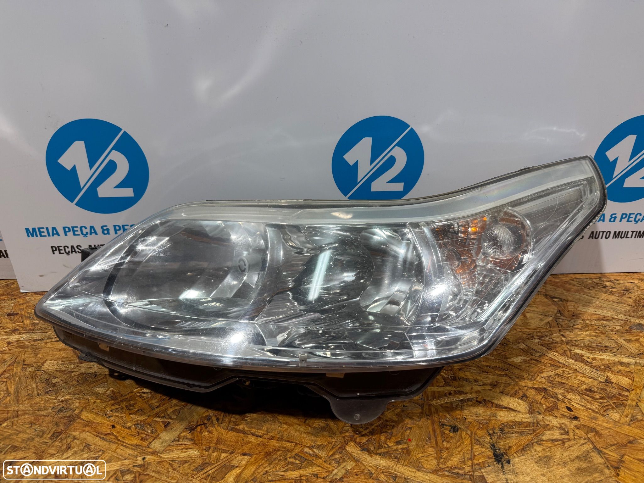 Farol esquerdo Citroen C4 de 2008 - 1