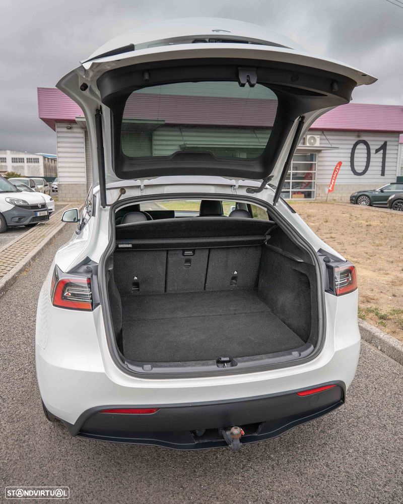 Tesla Model Y Long Range Dual Motor AWD - 29