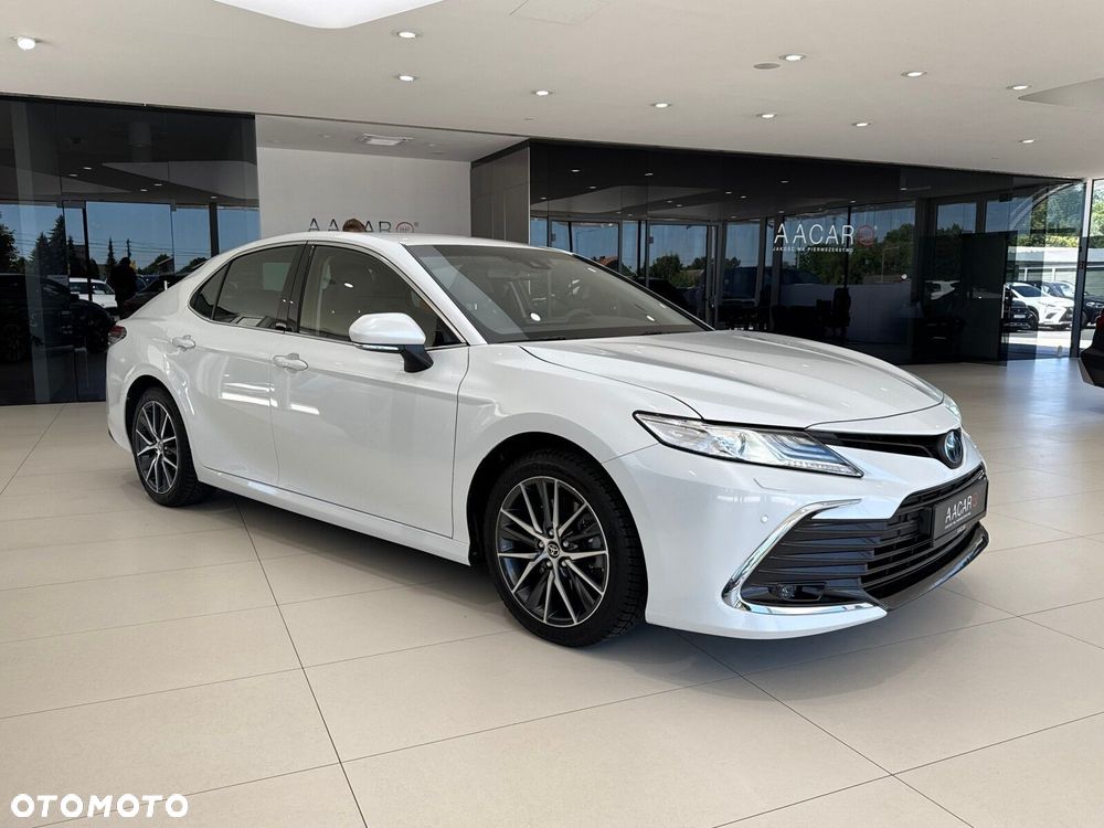 Toyota Camry - 6