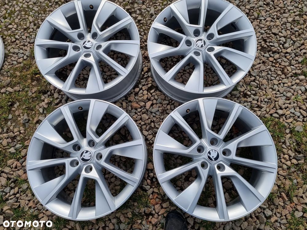 Skoda 57A KAROQ,SUPERB,AUDI,VW T-ROCK,SEAT ATECA alu 7X18 ET45 5X112 super - 1