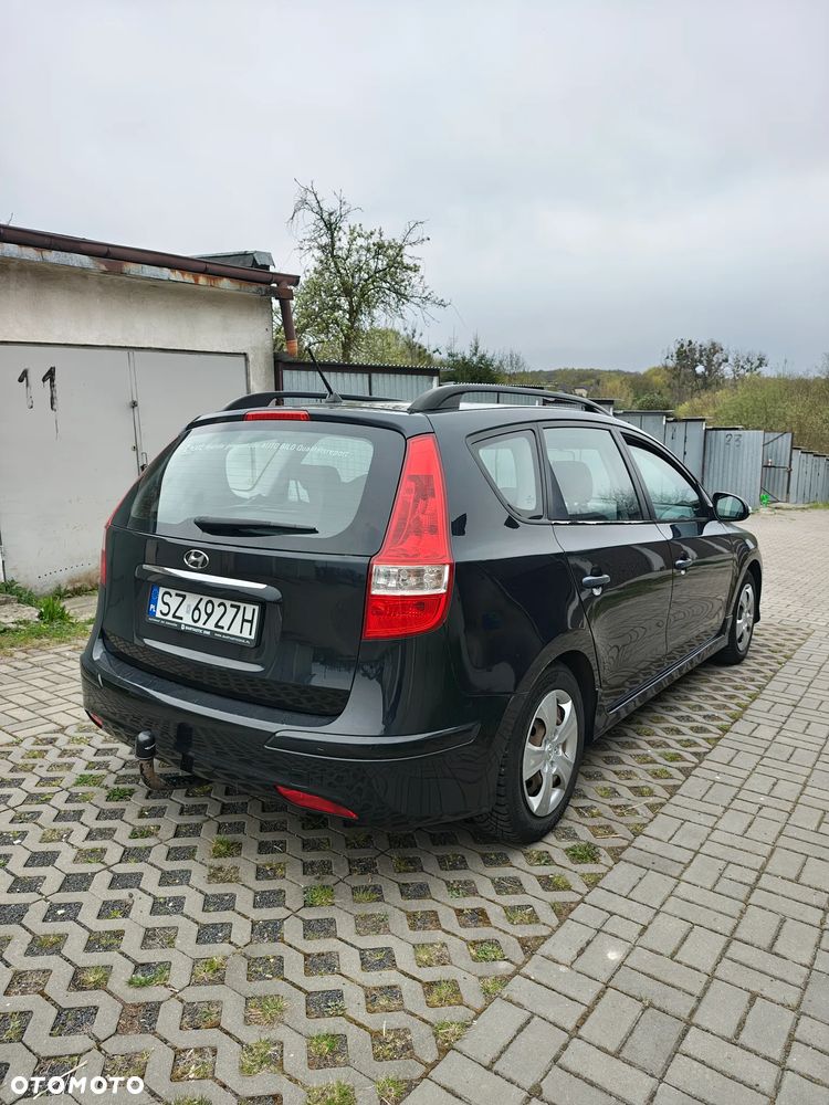 Hyundai i30 1.4 Base + - 6