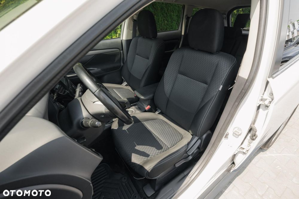 Mitsubishi Outlander 2.2 DID Intense - 13