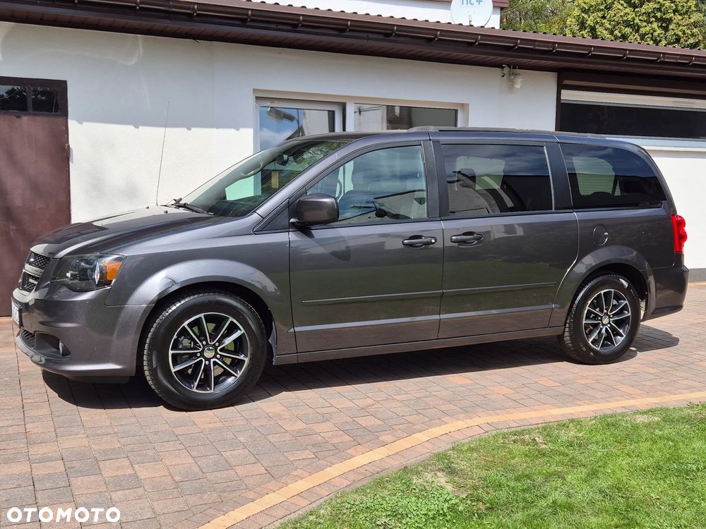 Dodge Grand Caravan - 2