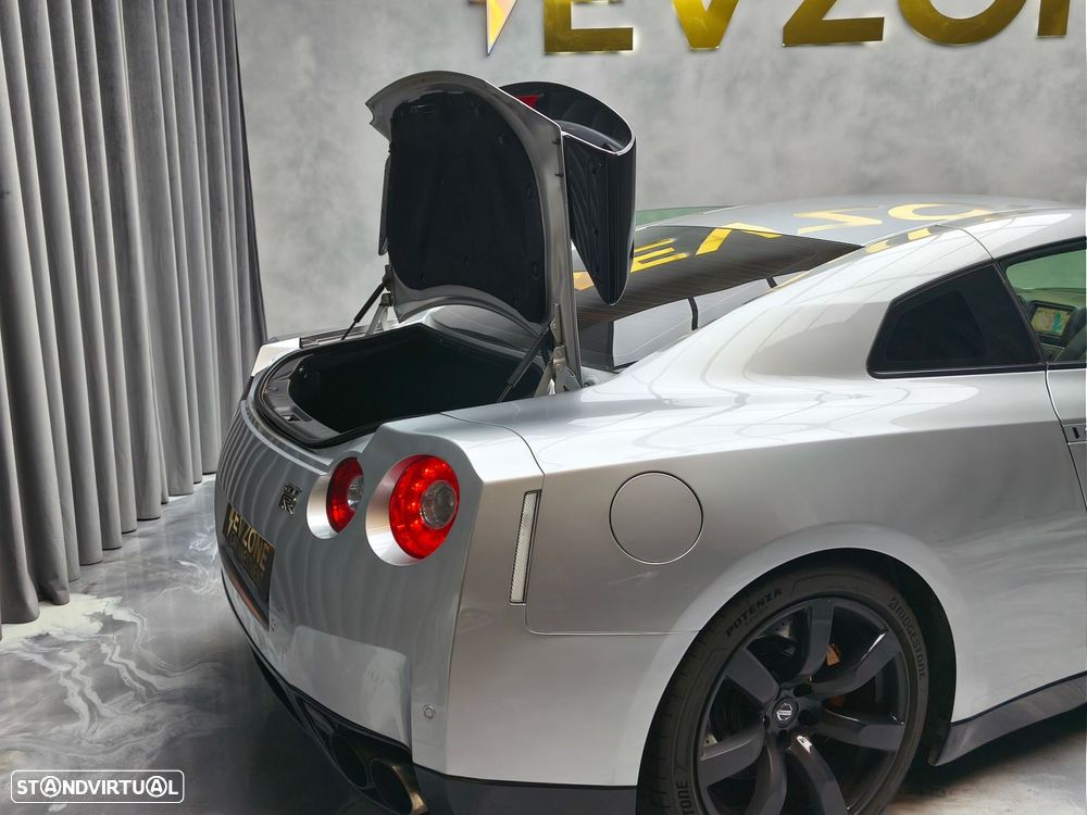 Nissan GT-R - 24