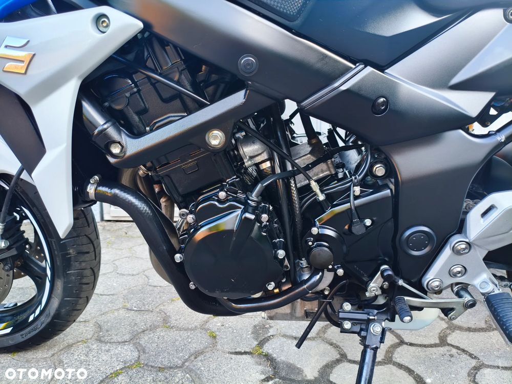 Suzuki GSR - 4