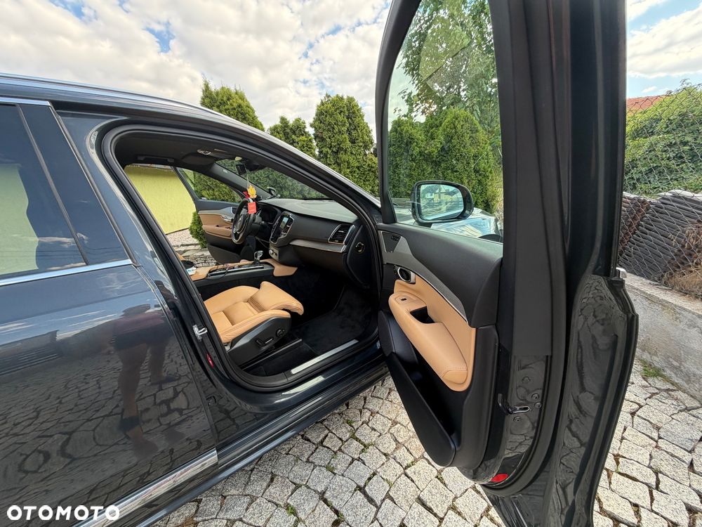 Volvo XC 90 D5 AWD Momentum - 1