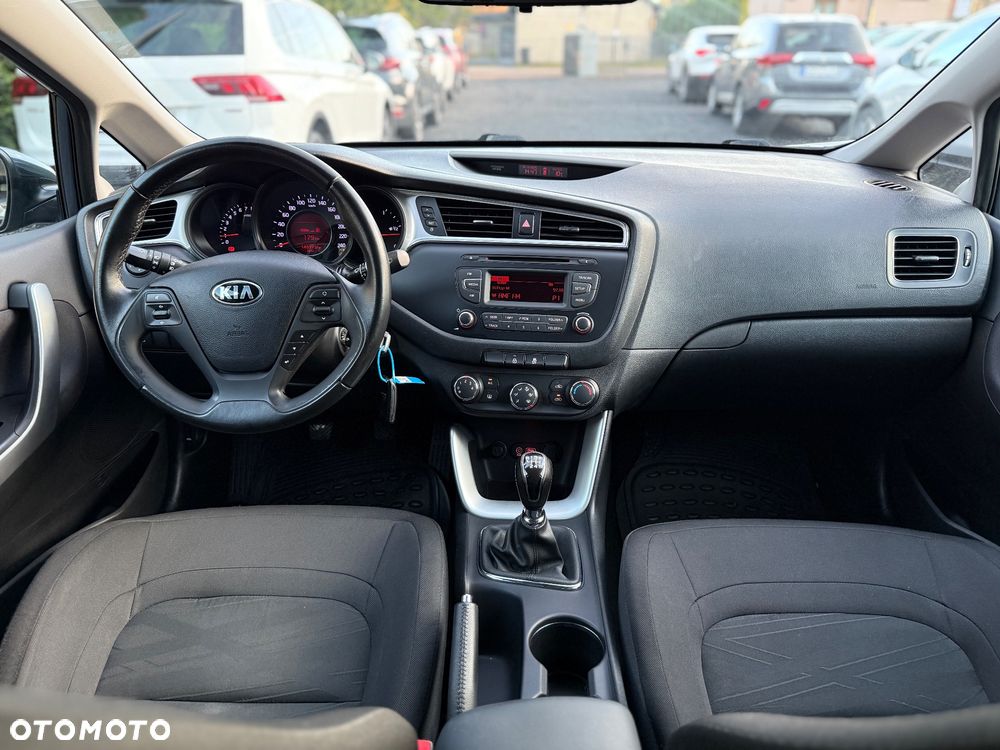 Kia Ceed 1.4 CVVT Dream-Team Edition - 11