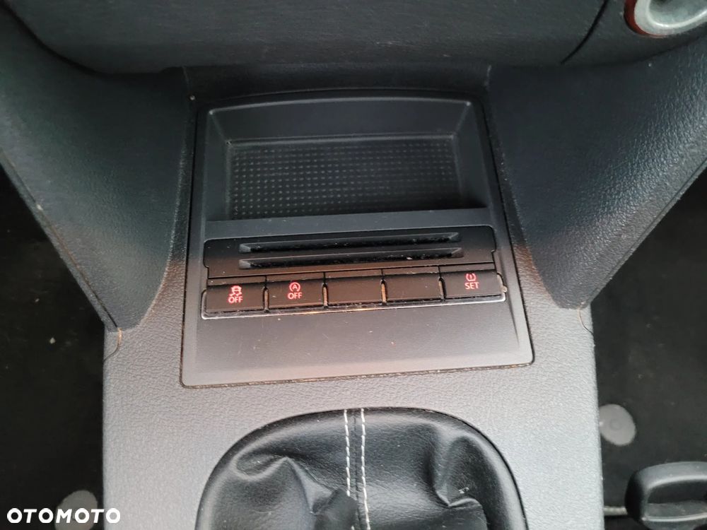 Volkswagen Touran 2.0 TDI DPF MATCH - 12