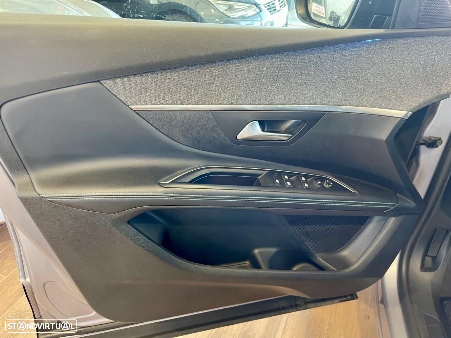 Peugeot 5008 1.2 PureTech Allure Pack EAT8 - 24